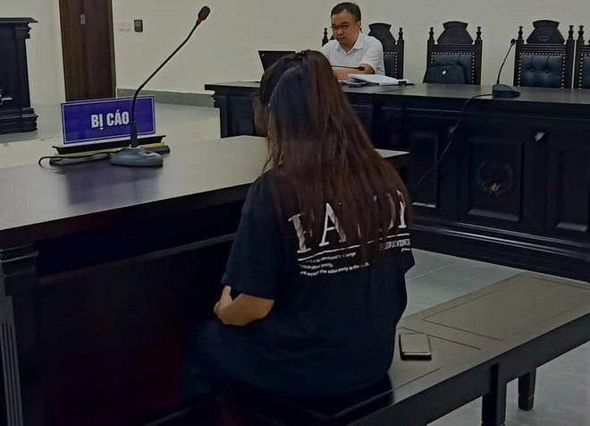 Nguyễn Huyền Trang bị đưa ra xét xử tại phiên tòa phúc thẩm.