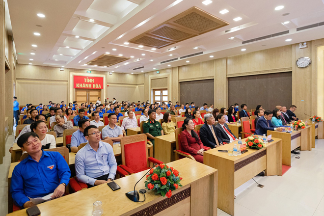 Vingroup hợp tác với tỉnh Khánh Hòa triển khai chương trình người dân nói tiếng Anh - 2