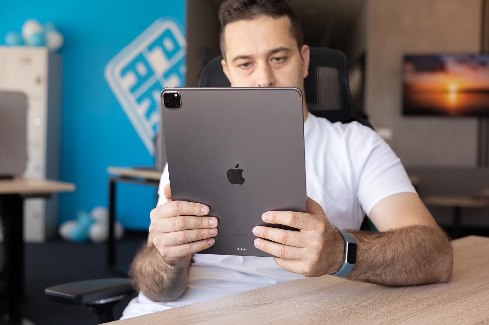 iPad Pro 12,9 inch M1 có tuổi thọ pin khoảng 7 giờ.