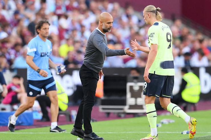 Bị thay ra khỏi sân và mất cơ hội có hat-trick, Haaland tỏ ra không hài lòng với ông thầy Pep Guardiola