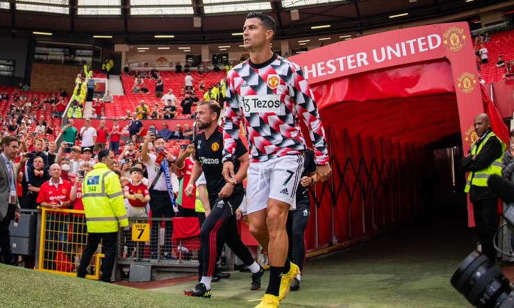 Ronaldo bị fan MU la ó trước trận thua Brighton