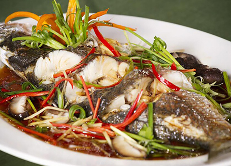 Thịt cá dầm xanh thơm ngọt, nhất là buồng trứng, đặc biệt phần xương cá rất mềm mà không có mùi tanh. 
