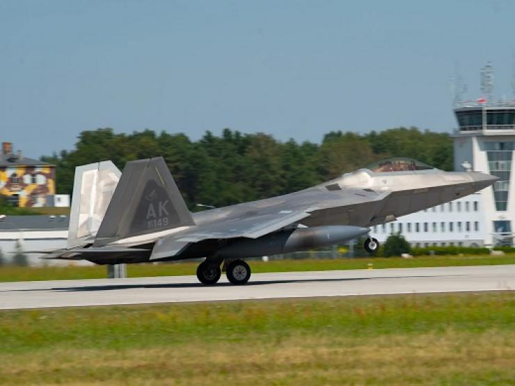 Mỹ đưa số lượng tiêm kích tàng hình F-22 nhiều chưa từng thấy tới Ba Lan