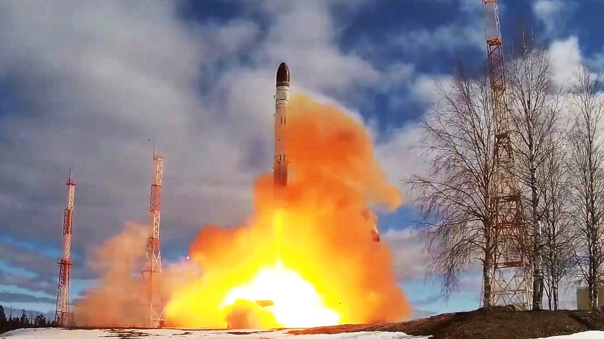Tên lửa đạn đạo liên lục RS-28 của nga trong một đợt phóng thử nghiệm.