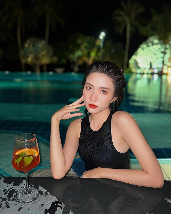 Ngoài ra, Ngọc Huyền cũng luôn làm mới bản thân với phong cách cá tính nhưng không kém phần sexy.
