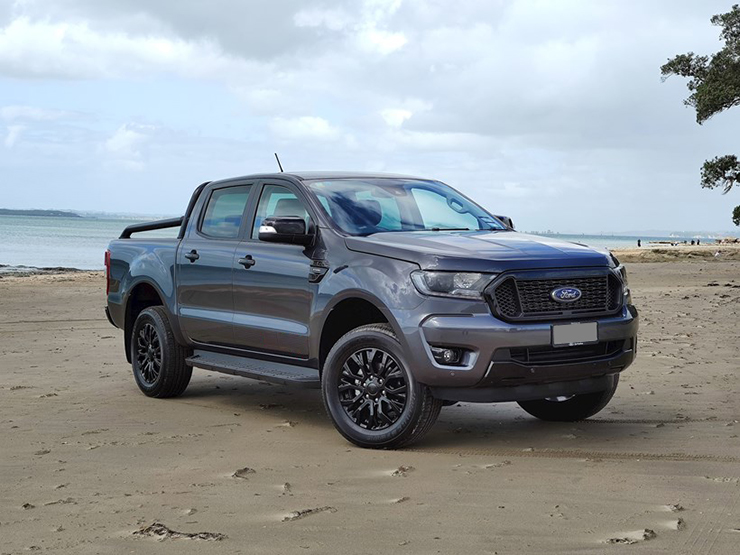 Giá xe Ford Ranger niêm yết và lăn bánh tháng 8/2022