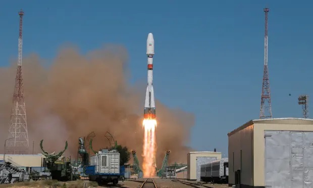Tên lửa Soyuz mang theo vệ tinh&nbsp;Khayyam được phóng lên vũ trụ hôm 9/8. Ảnh: Reuters
