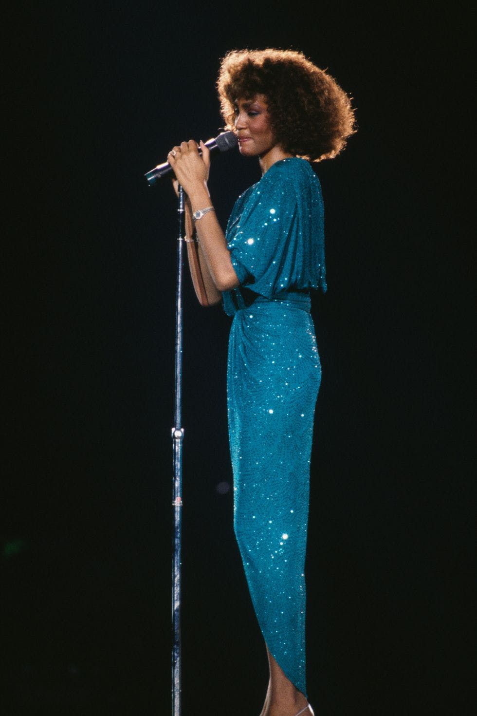 Whitney Houston: Biểu tượng âm nhạc và thời trang tài năng của thế giới - 6
