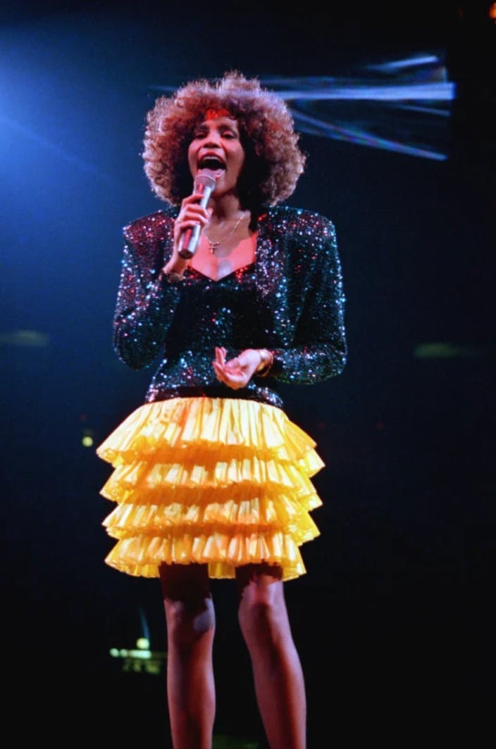 Whitney Houston: Biểu tượng âm nhạc và thời trang tài năng của thế giới - 8