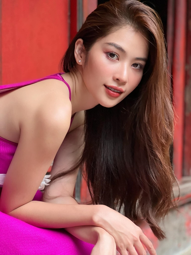 Trước đó, chị gái Nam Em gây chú ý khi tham gia Miss Universe Vietnam 2022 và dừng chân ở Top 10.
