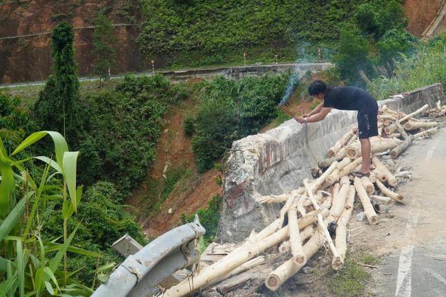 Đoạn &#34;cua tử thần&#34; - nơi vừa xảy ra vụ tai nạn thảm khốc ở Thừa Thiên - Huế - 1