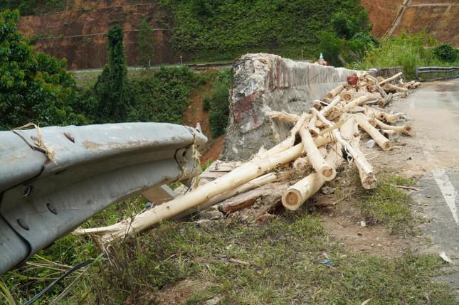 Đoạn &#34;cua tử thần&#34; - nơi vừa xảy ra vụ tai nạn thảm khốc ở Thừa Thiên - Huế - 10