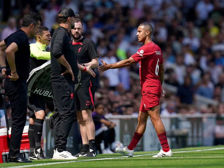 Ngã ngửa Liverpool như ”bệnh viện”, Man City mừng rỡ đua vô địch