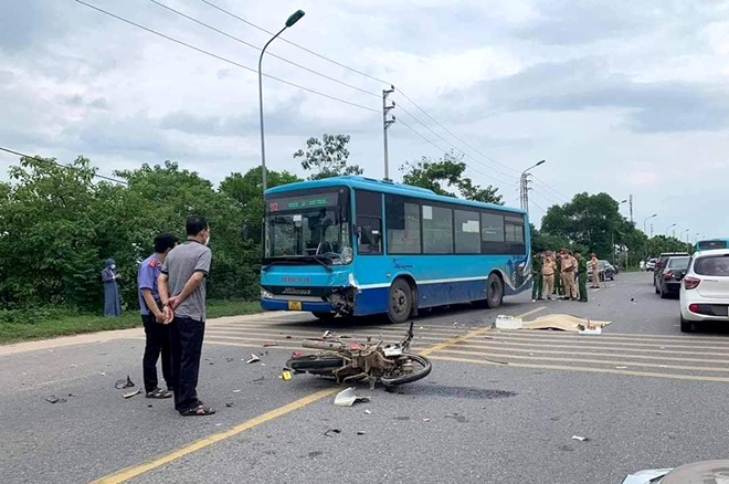 Hiện trường vụ TNGT khiến 2 thanh niên tử vong tại chỗ.