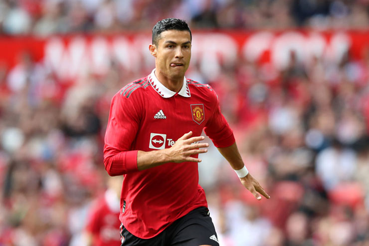 Ronaldo bị giảm lương, ấm ức vì thu nhập hao hụt ra sao?