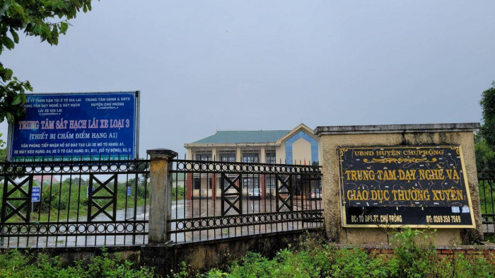 Trụ sở Trung tâm Sát hạch GPLX loại 3 tại Trung tâm Dạy nghề và Giáo dục thường xuyên huyện Chư Prông.