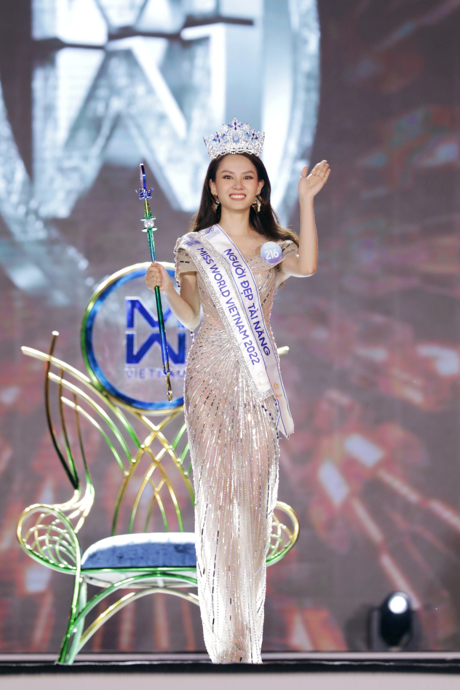 Mai Phương đăng quang Hoa hậu Thế giới Việt Nam 2022 - 2