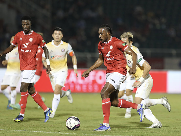 Video bóng đá TP.HCM - Bình Định: Đôi công hấp dẫn, sai lầm tai hại (Vòng 12 V-League)