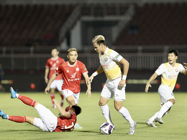 Video bóng đá TP.HCM - Bình Định: Lee Nguyễn tái xuất, cú sốc ngược dòng (Vòng 12 V-League)