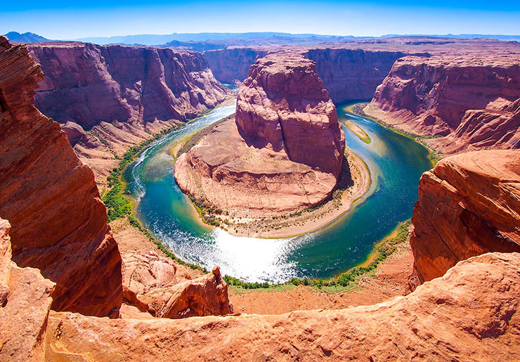 2. Địa điểm này nằm ở Arizona, gần thị trấn Page, cách đập Glen Canyon 5km.
