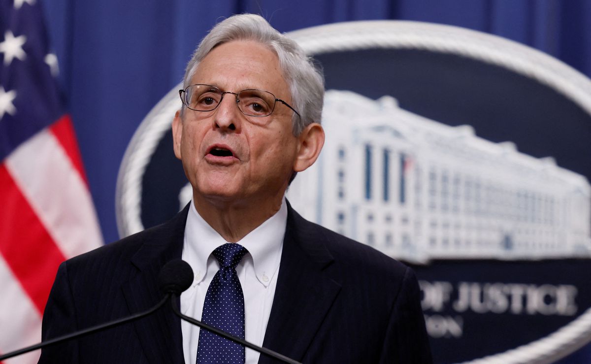 Bộ trưởng Tư pháp Merrick Garland xác nhận đã trực tiếp phê duyệt cuộc đột kích.