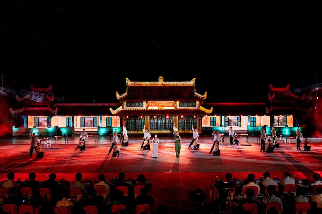 Đặng Lê Minh Trí: Đạo diễn của show diễn thực cảnh đầu tiên về Khát vọng hòa bình - 8