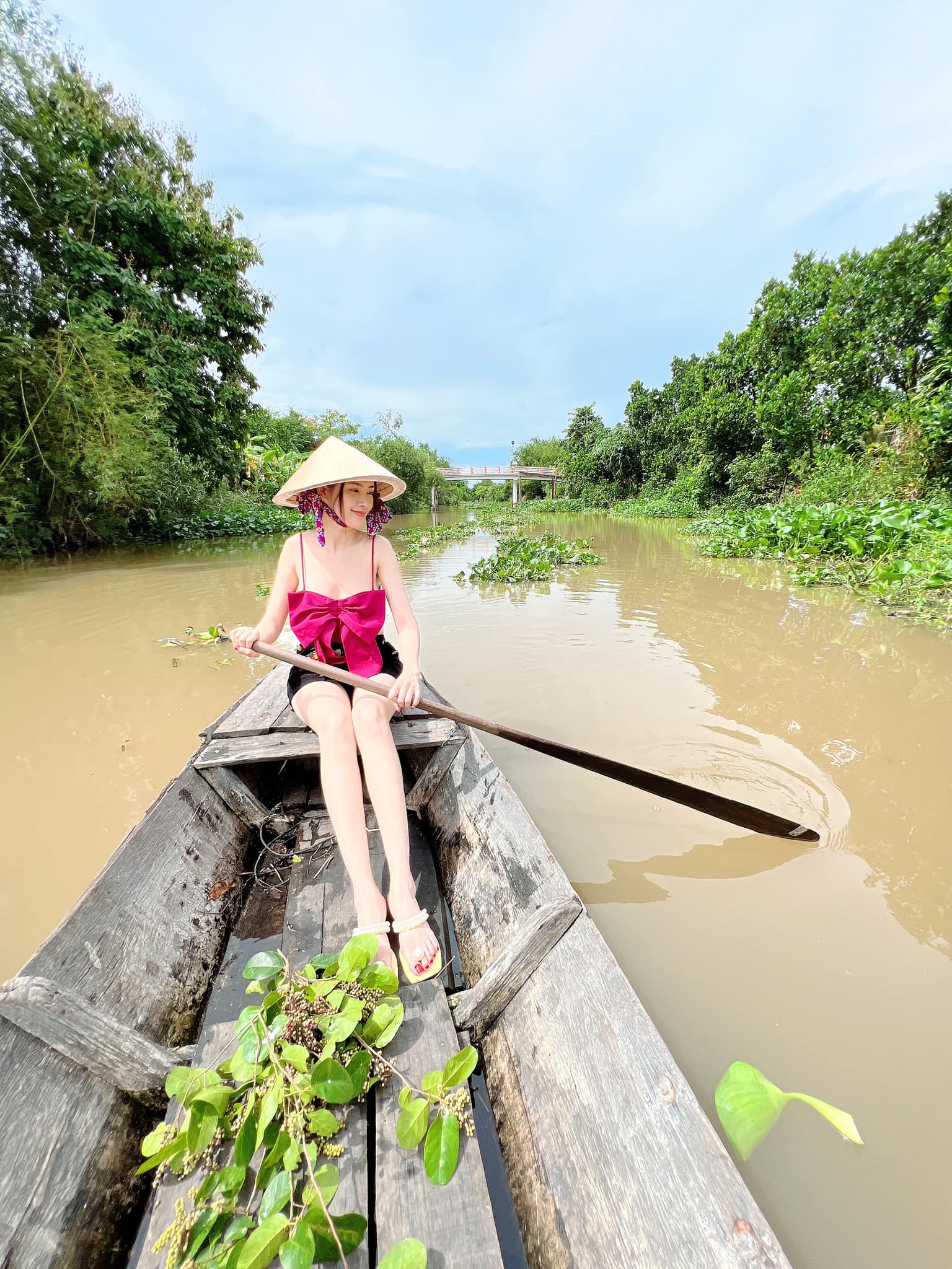 Phan Thị Mơ về quê vẫn gợi cảm hết cỡ, liệu có được chú ý bằng mỹ nhân này? - 6