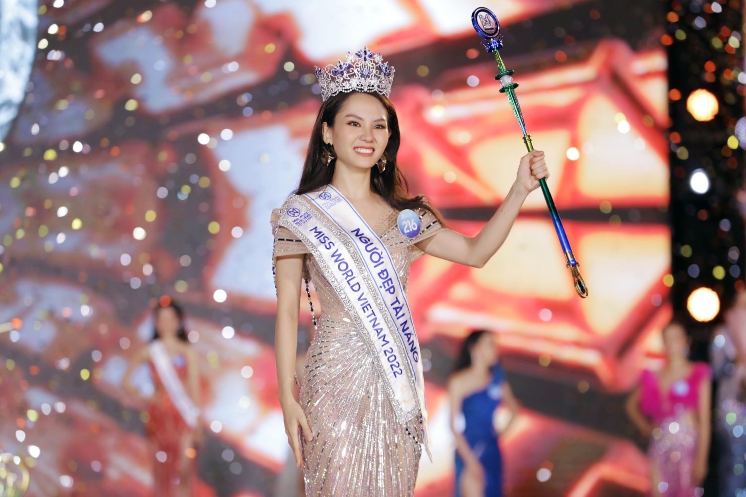 Huỳnh Nguyễn Mai Phương đăng quang Hoa hậu Thế giới Việt Nam 2022.