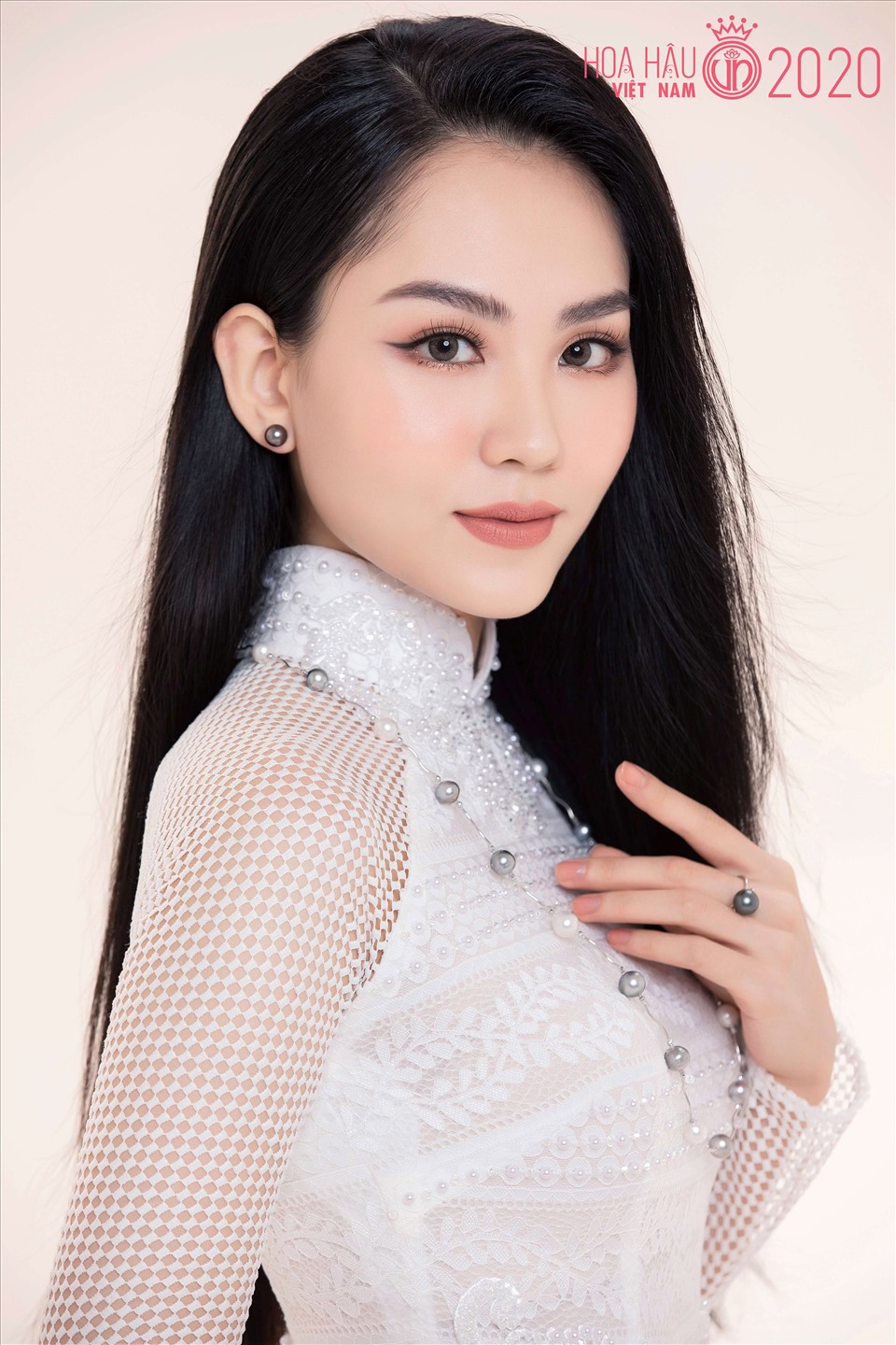Cô từng lọt top 5 Hoa hậu Việt Nam 2020 và giành danh hiệu Người đẹp Nhân ái.