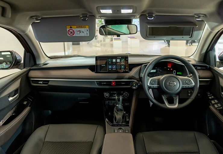 Ảnh thực tế Toyota Vios 2023 tại đại lý, ngoại hình lột xác thoát mác "xe dịch vụ" - 5