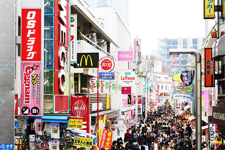 Tới Nhật Bản du lịch, bạn không nên bỏ qua con phố đông đúc và độc đáo ở Harajuku.
