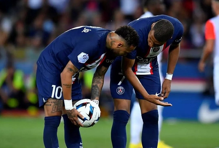 “Xung đột” của PSG: Neymar đấu Mbappe tranh đá 11m
