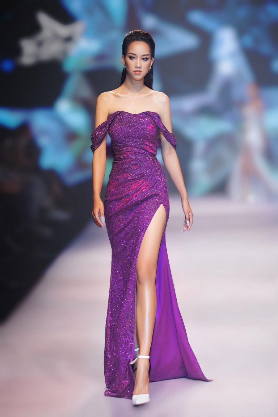 Nguyễn Thị Vân Anh sinh năm 2000 cũng đã nộp đơn tham dự Miss Grand Vietnam 2022. Cô từng đạt thành tích top 10 Miss Eco 2021, bên cạnh đó cô cũng giật giải Người đẹp Áo dài tại Miss Photogenic. Được biết, cô là người mẫu và góp mặt trên nhiều sàn diễn thời trang.