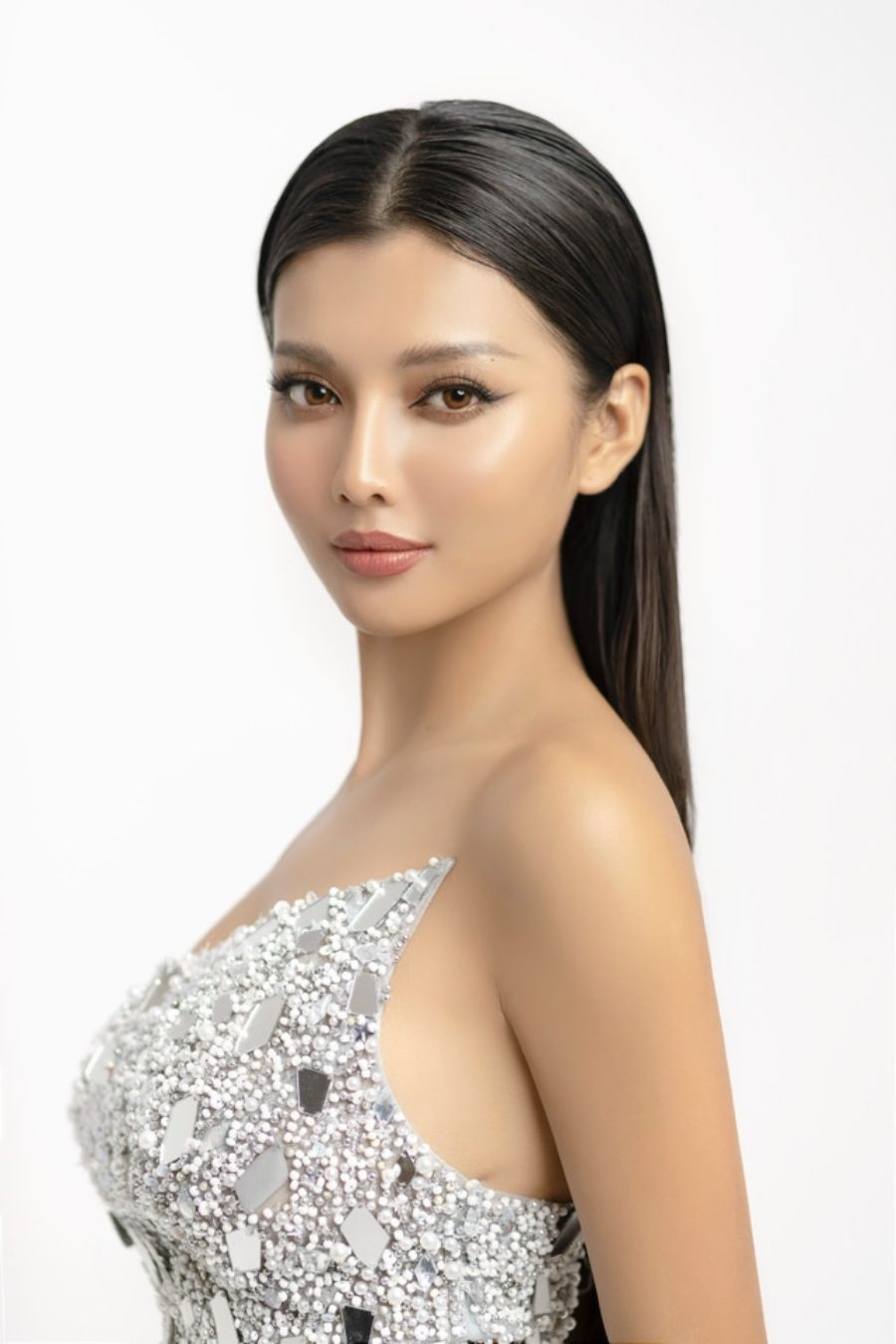 Nữ sinh Đà Nẵng có nhan sắc giống Đỗ Hà gây chú ý khi thi Hoa hậu Hoà bình Việt Nam - 8
