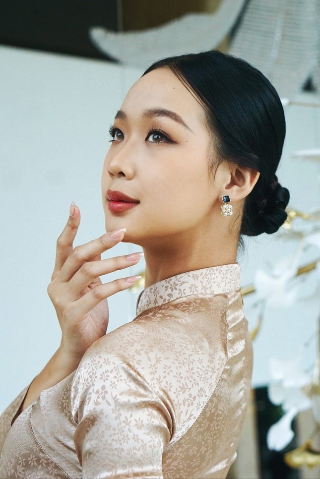 Ảnh &#34;thời trẻ trâu&#34; của Top 3 Miss World Vietnam 2022: Khí chất nổi bật bên bạn học - hình ảnh 9