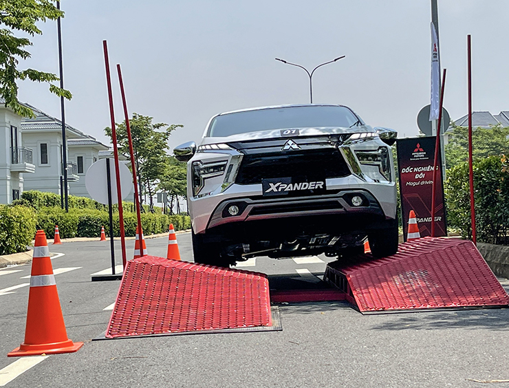 Mitsubishi Xpander lấy lại ngôi vương trong phân khúc MPV - 4