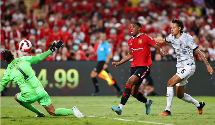 Anthony Martial từng "xé lưới" của Liverpool giúp MU đại thắng 4-0 ở Bangkok (Thái Lan) hè này