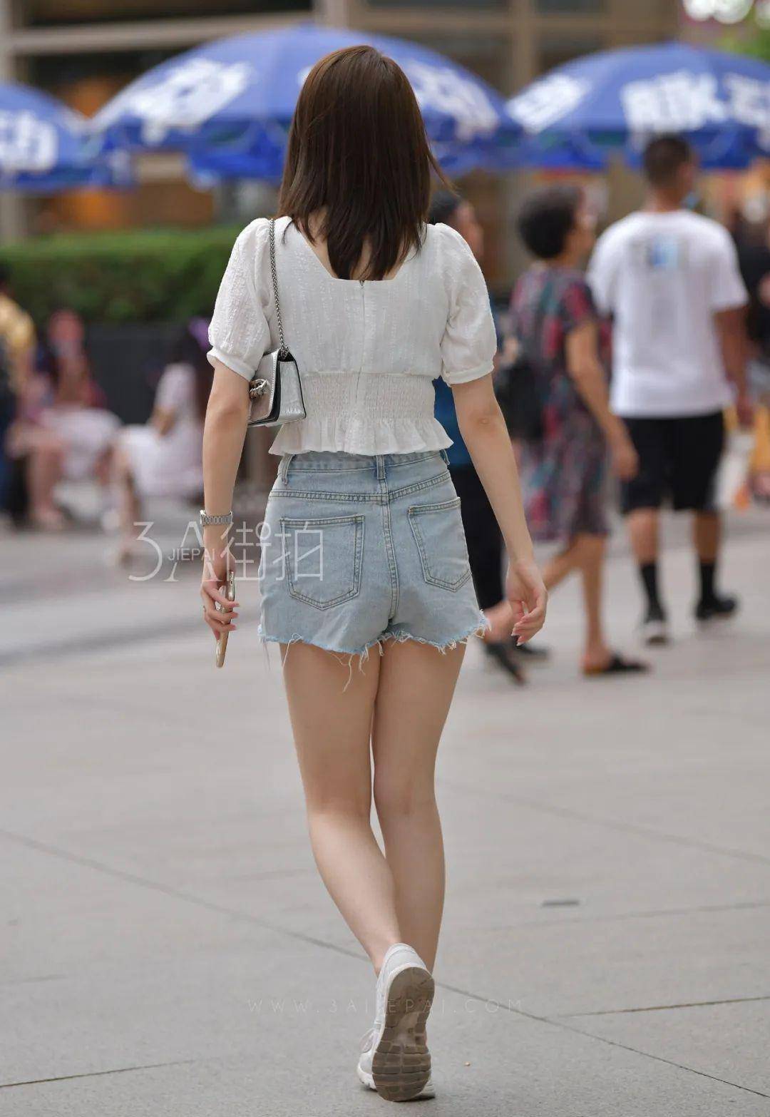 Người đẹp vô danh Trung Quốc "giấu mặt" cũng nổi nhất phố khi mặc quần jean "rách tươm" - 6