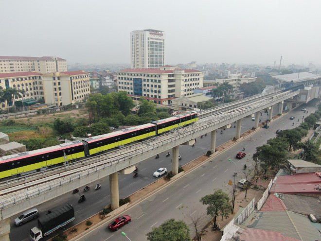 Đoạn trên cao đường sắt đô thị Nhổn - Ga Hà Nội đang được kỳ vọng sẽ sớm vận hành để giảm ùn tắc