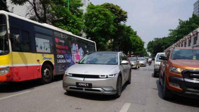 Nội soi xe điện Hyundai Ioniq 5 đầu tiên có mặt tại Việt Nam - 1