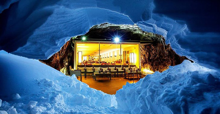 Khách sạn La Claustra - Căn cứ quân sự cũ của Thụy Sĩ sau khi lột xác: Khách sạn La Claustra nằm ẩn mình trong một ngọn núi cao 2,050m và từng là một boongke quân sự. Có một bể sục trong hang động nhân tạo riêng biệt và bạn có thể thưởng thức bữa tối 6 món vào buổi tối.
