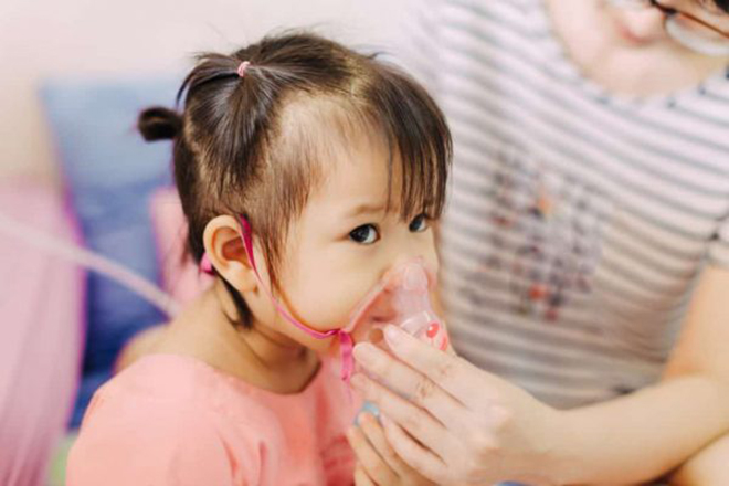 Viêm phổi là một bệnh nguy hiểm rất dễ gặp ở trẻ nhỏ. Ảnh minh họa