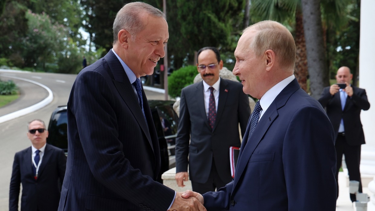 Tổng thống Thổ Nhĩ Kỳ Erdogan (trái) gặp ông Putin tại Sochi vào ngày 5/8/2022.