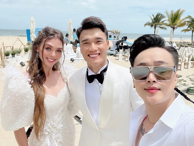 Giữa tháng 5 vừa qua, cặp đôi tổ chức đám cưới tại Vũng Tàu. 
