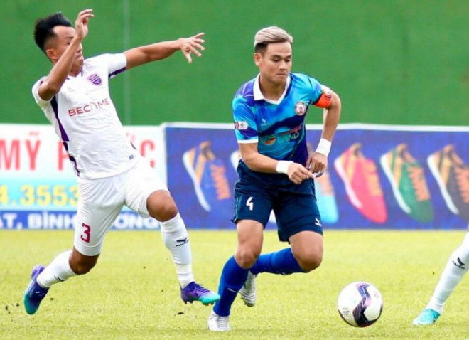 Hậu vệ Hồ Tấn Tài (áo xanh) sở hữu 4 bàn thắng tại V-League 2022