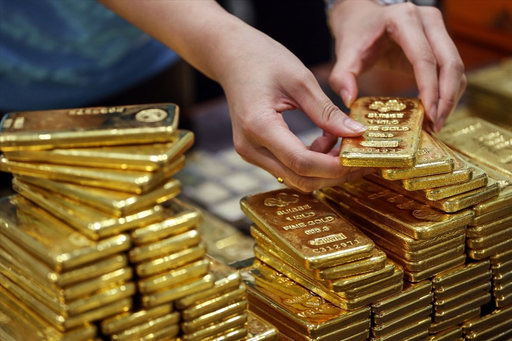 Gold price today August 18: Detecting 2-week bottom, experts still predict shock