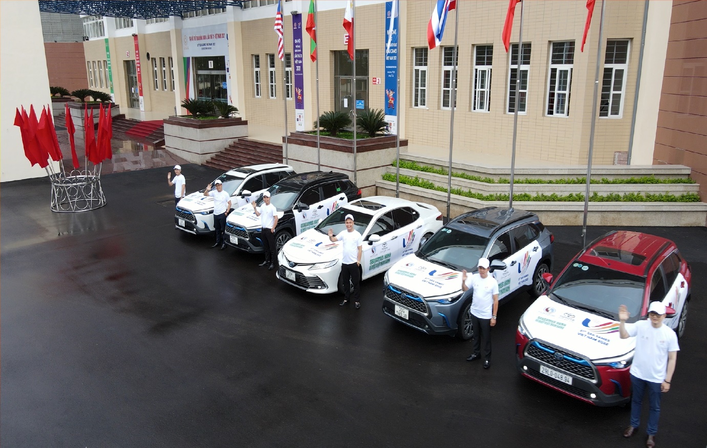 Toyota “phủ xanh” Việt Nam bằng dải sản phẩm xe Hybrid thân thiện môi trường - 3