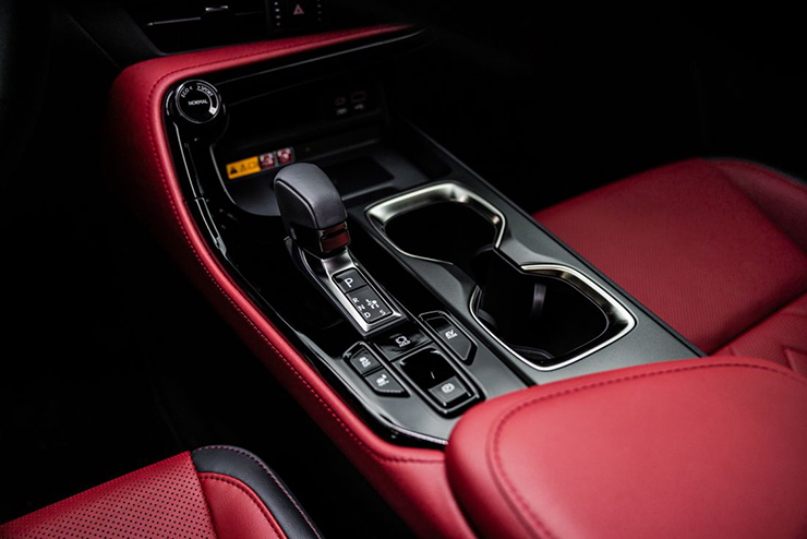 Lexus NX 350h được đem ra làm giải thưởng Hole-in-One có gì đặc biệt - 9