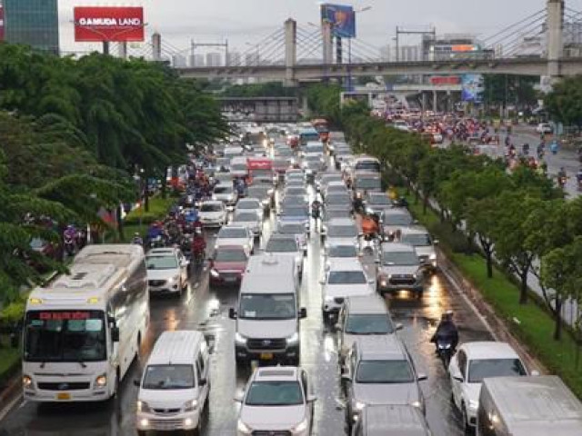 Đề xuất thu phí ô tô vào trung tâm TPHCM: Băn khoăn, lo ngại