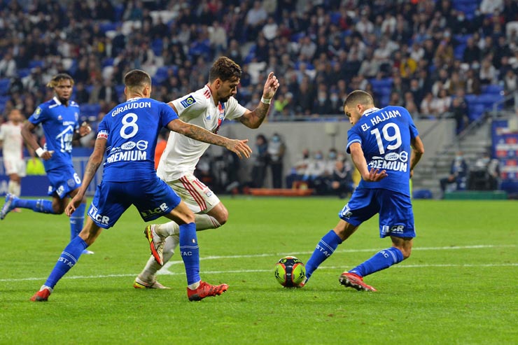 Trận Lyon &#8211; Troyes: Lacazette mở lối, Lyon ra sức tấn công (Vòng 3 Ligue 1)